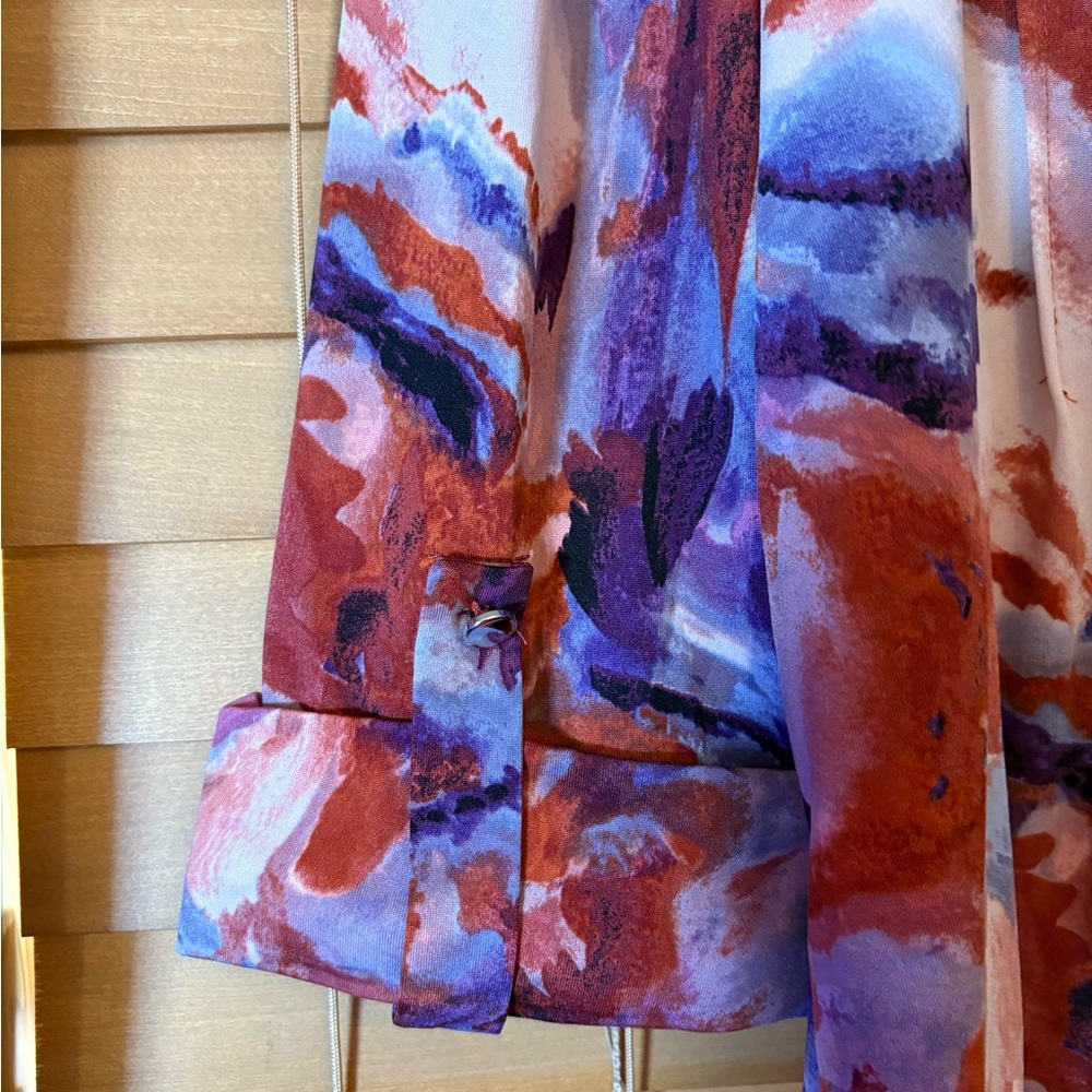 Ava & Grace NWT Purple Red Graphic Blouse with Mandarin Collar. Size PXL - Picture 7 of 9